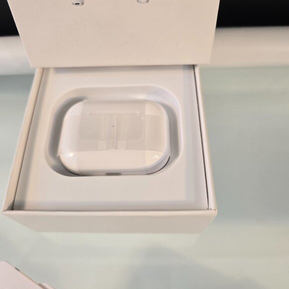 Apple AirPods Pro 2nd Generation with MagSafe Wireless Charging Case Sealed New - Picture 3 of 9